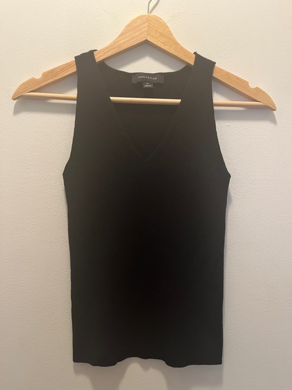 Ann Taylor Black Ribbed V-Neck Sleeveless Tank
